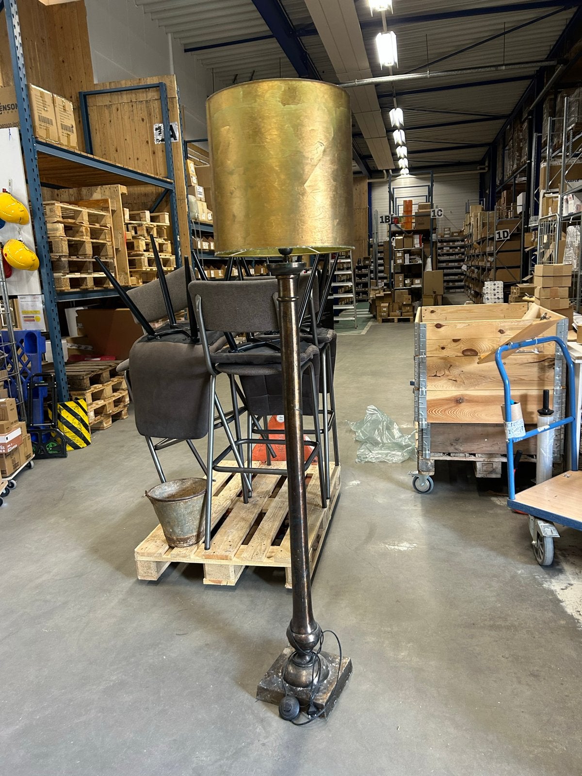 Vintage Staande Lamp - Brons met Gouden Kap, Ophalen of Verzenden, Gebruikt, Metaal, 150 tot 200 cm