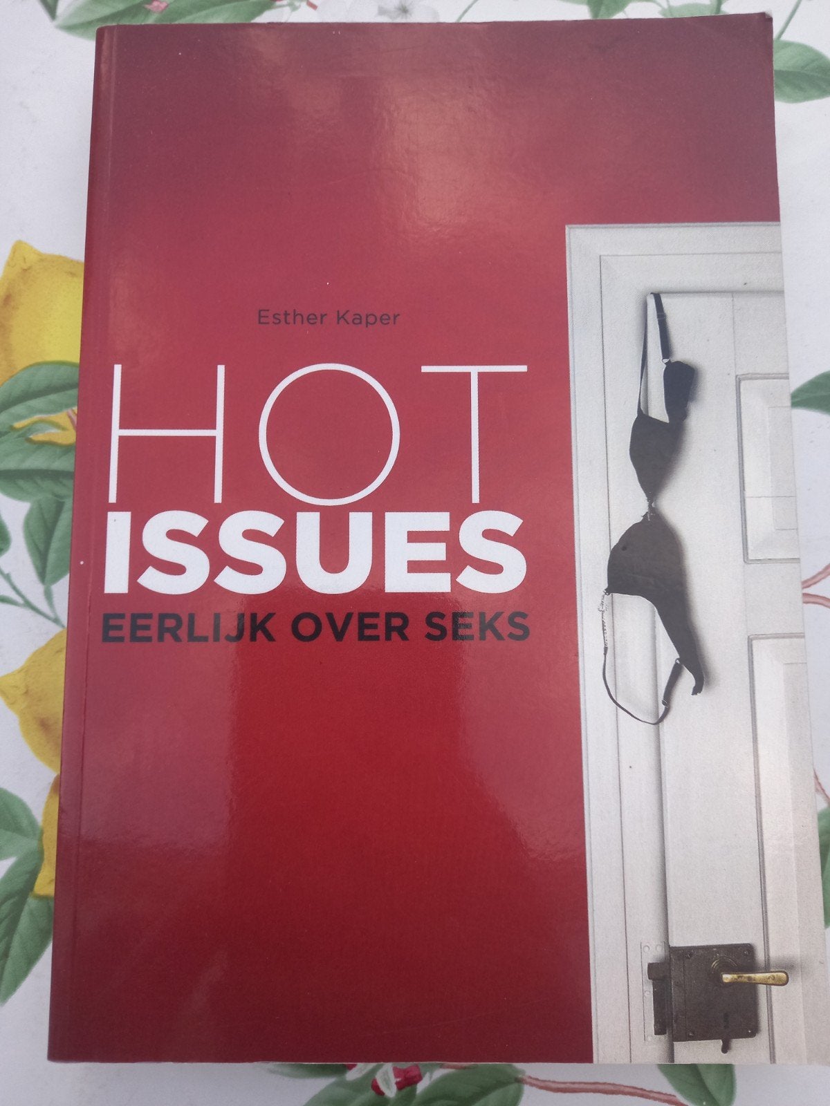 T Esther Kaper - Hot issues, Ophalen of Verzenden, Zo goed als nieuw, Esther Kaper
