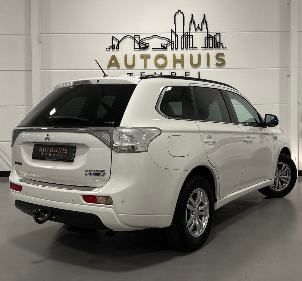 Mitsubishi Outlander 2.0 PHEV Business Edition Automaat Nap, Auto's, Mitsubishi, Zwart, 4 cilinders, Leder en Stof, Wit
