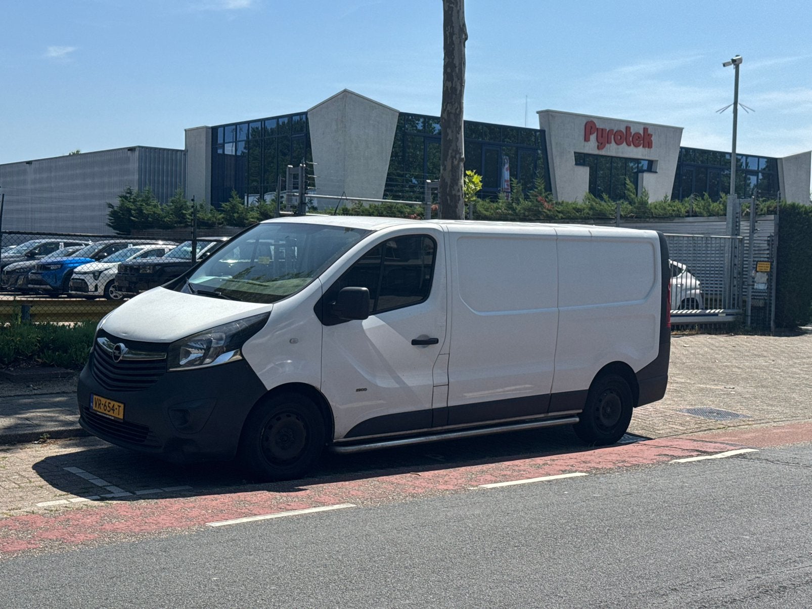 Opel Vivaro 2.0 D 66KW 2015. ( Defect ) soms start soms niet, 15 km/l, 4 cilinders, Origineel Nederlands, 1692 kg