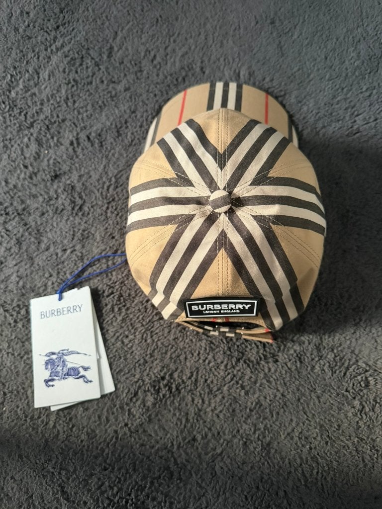 Originele Burberry Pet Nieuw met labels - Maat M, Nieuw, Ophalen of Verzenden, Burberry, Pet