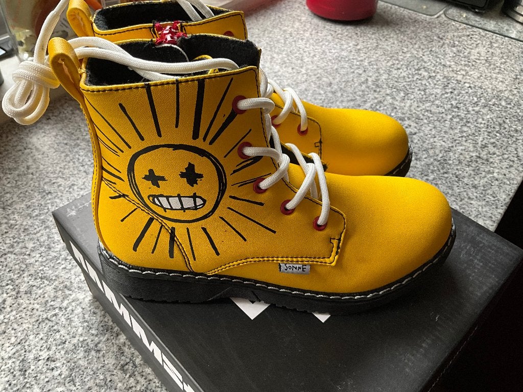 Gave schoenen geel van Rammstein Maat 34 Rammstein, Nieuw, Ophalen of Verzenden, Gave schoenen geel van Rammstein Maat 34 Rammstein