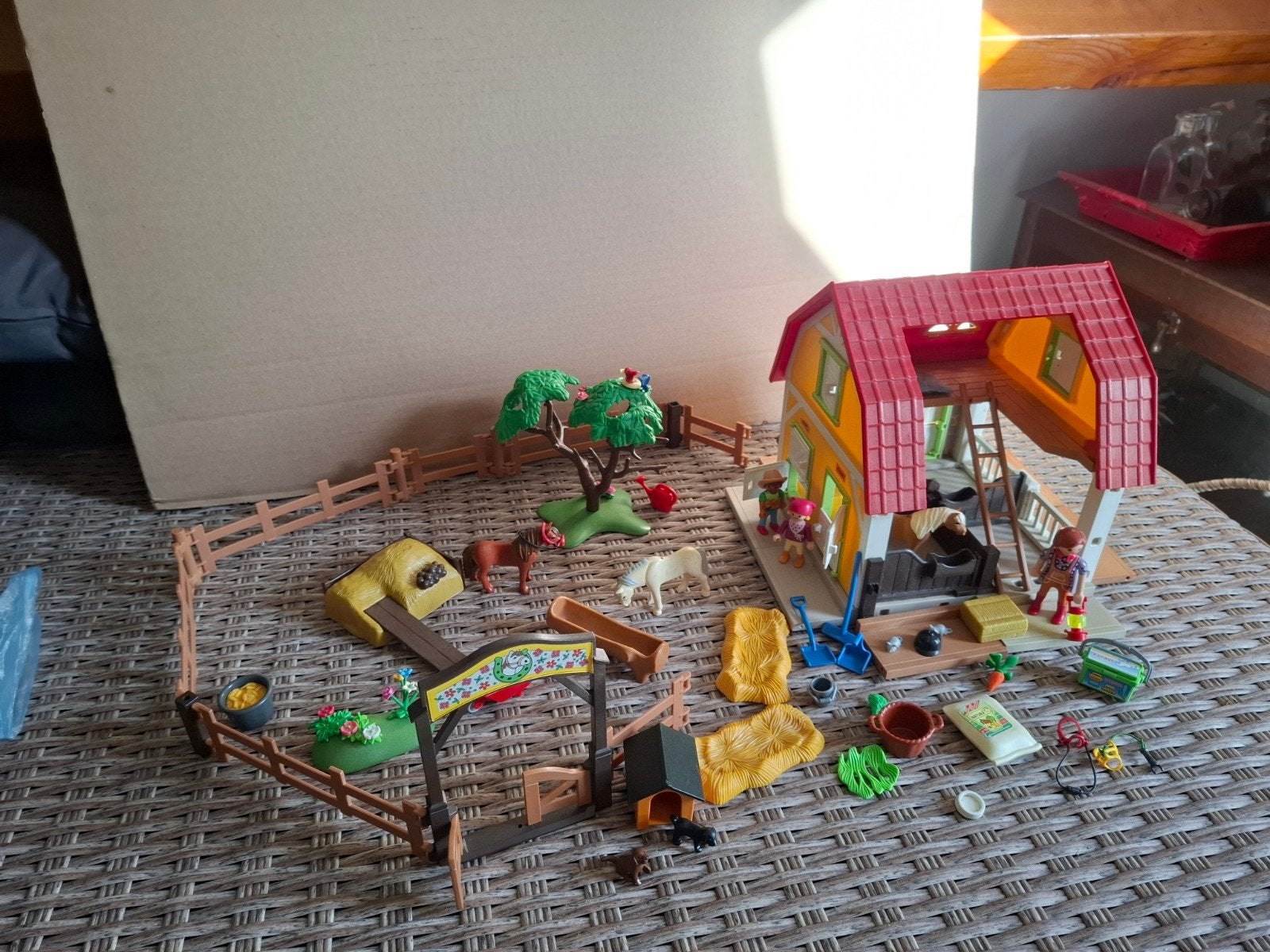 Playmobil ponyboerderij / manege, Ophalen, Zo goed als nieuw