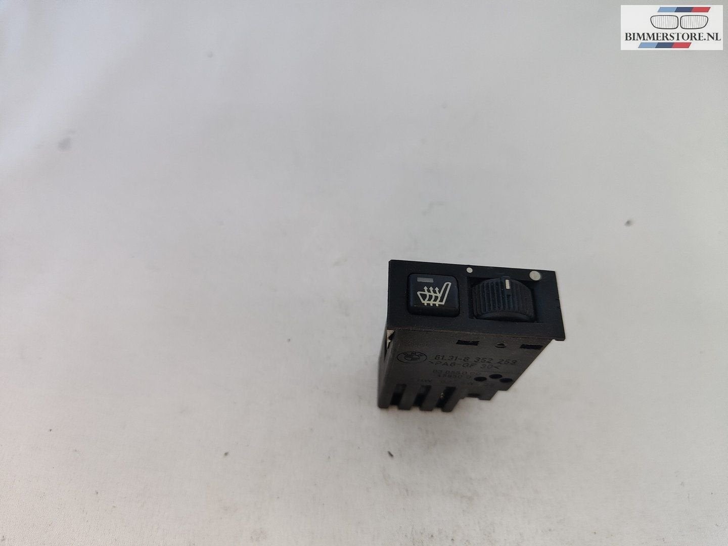 Schakelaar stoelverwarming BMW 5 / 7 Serie E39 E38 613183522, Auto-onderdelen, Dashboard en Schakelaars, BMW, Gebruikt, Ophalen of Verzenden