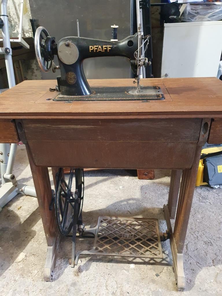 Antieke PFAFF Naaimachine met Houten Onderstel, Ophalen of Verzenden