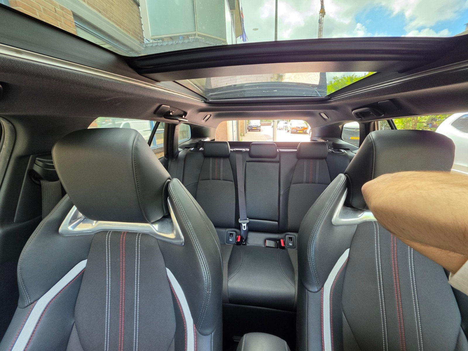 Foto 24 van Toyota Corolla TS GR Sport business Hybrid 2.0L FULL OPTION