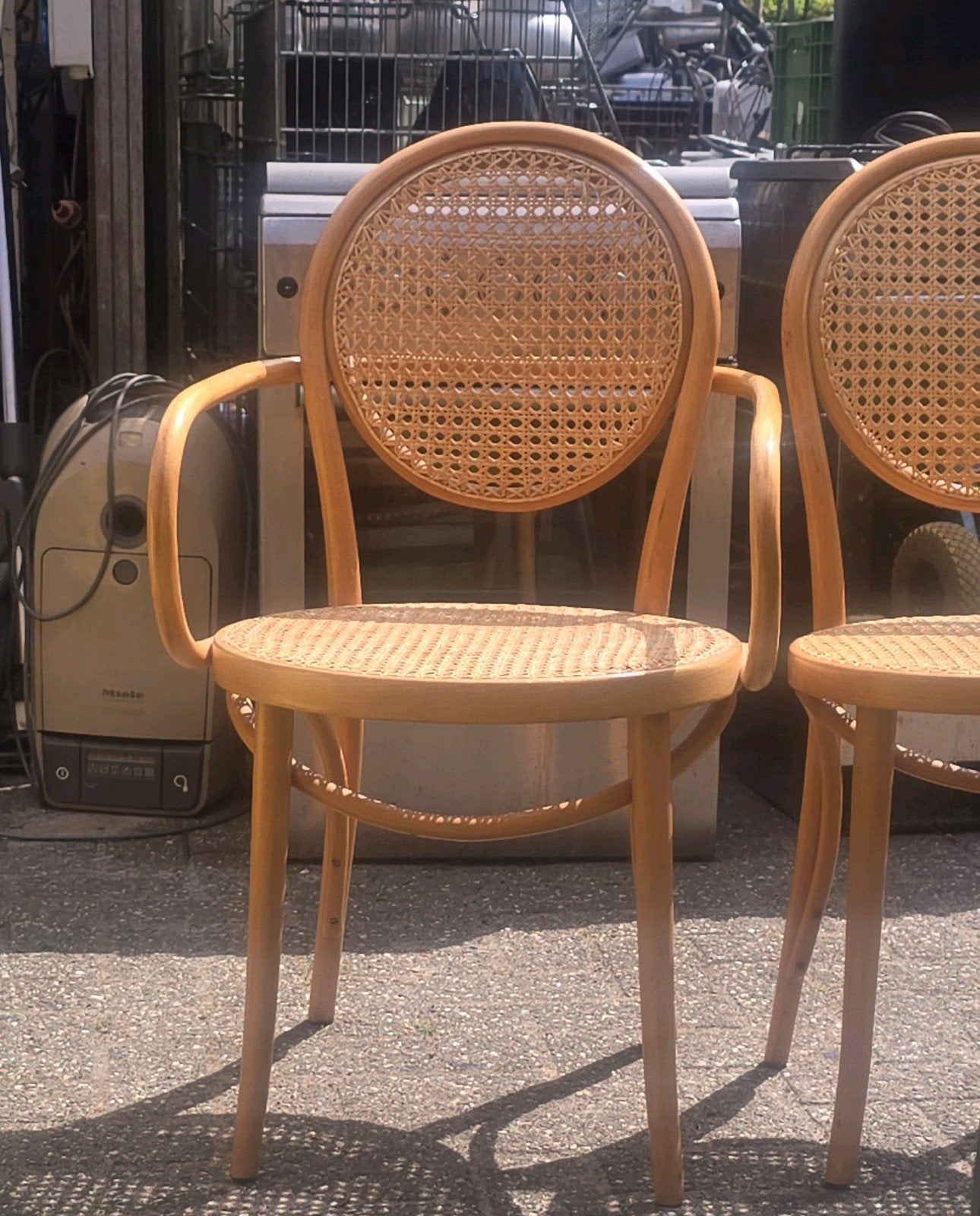 2 vintage rotan stoelen, Ophalen, Bruin