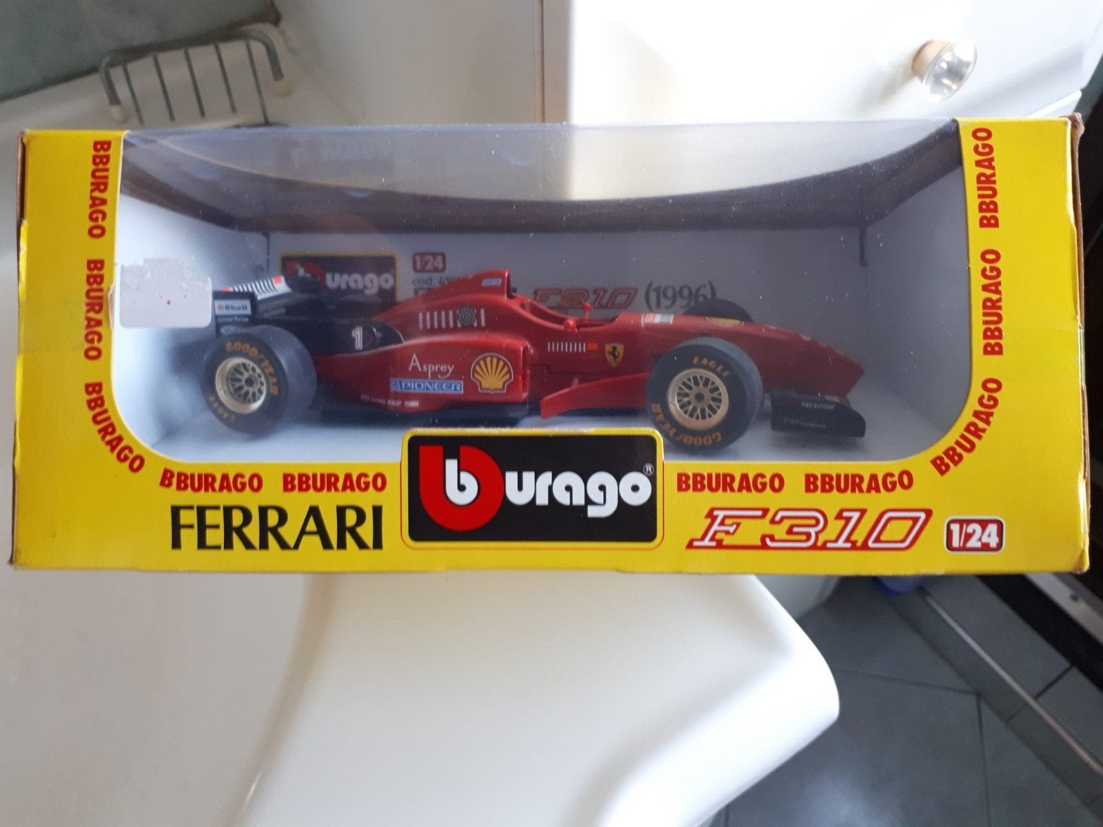 Burago Ferrari F310 (1996) Formule 1 modelauto 1:24, Ophalen of Verzenden
