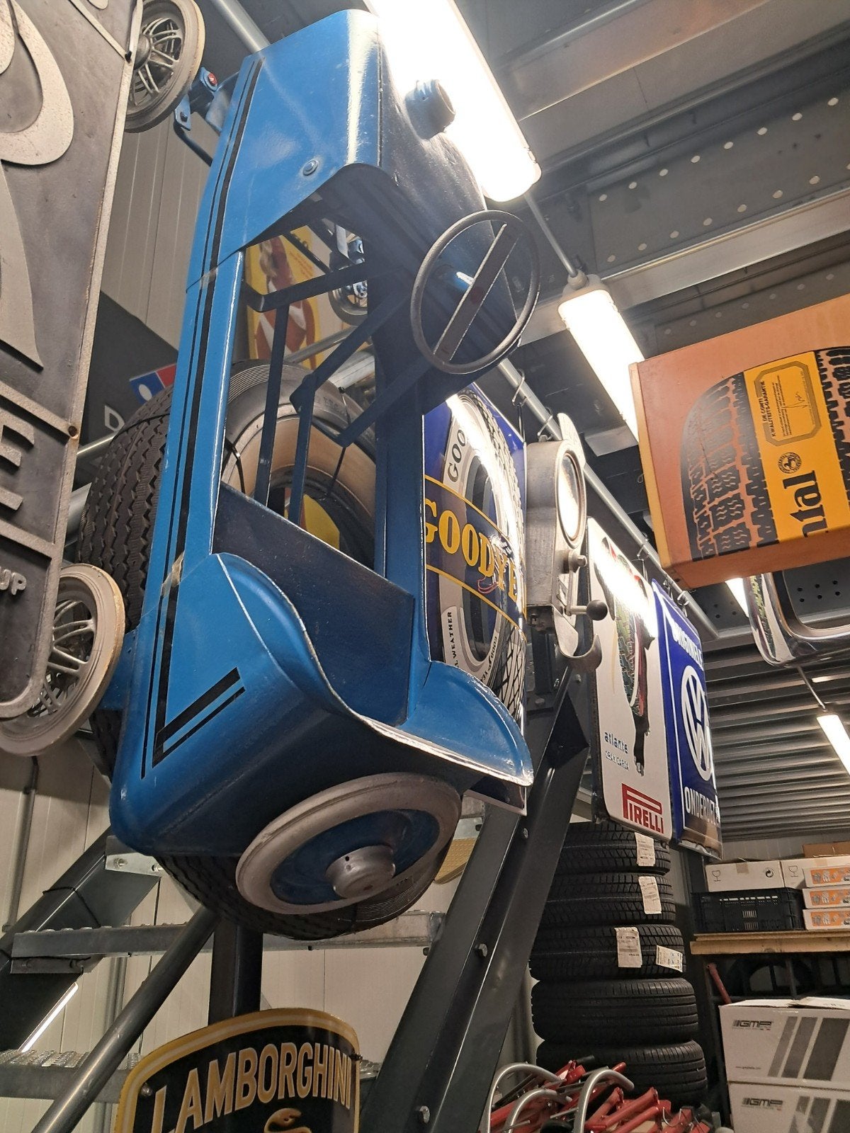 Oude metalen trapauto in nette staat is nog bespeelbaar., Ophalen