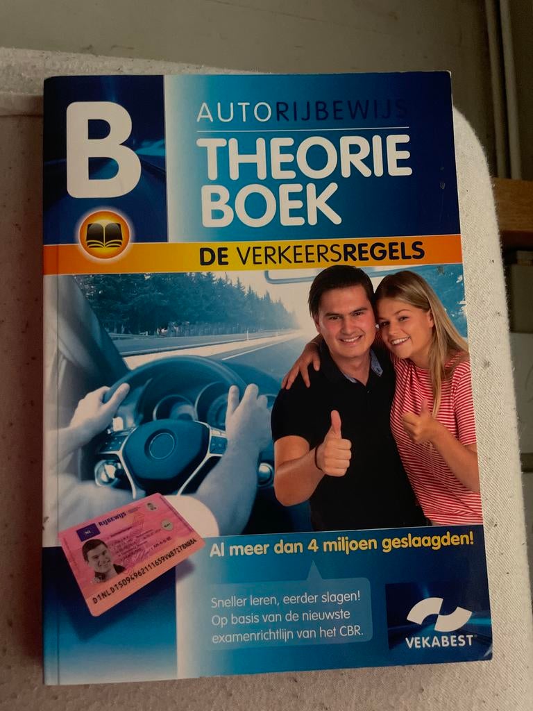 Autorijbewijs Theorieboek - De Verkeersregels VEKABEST, Ophalen of Verzenden, Zo goed als nieuw, Overige niveaus
