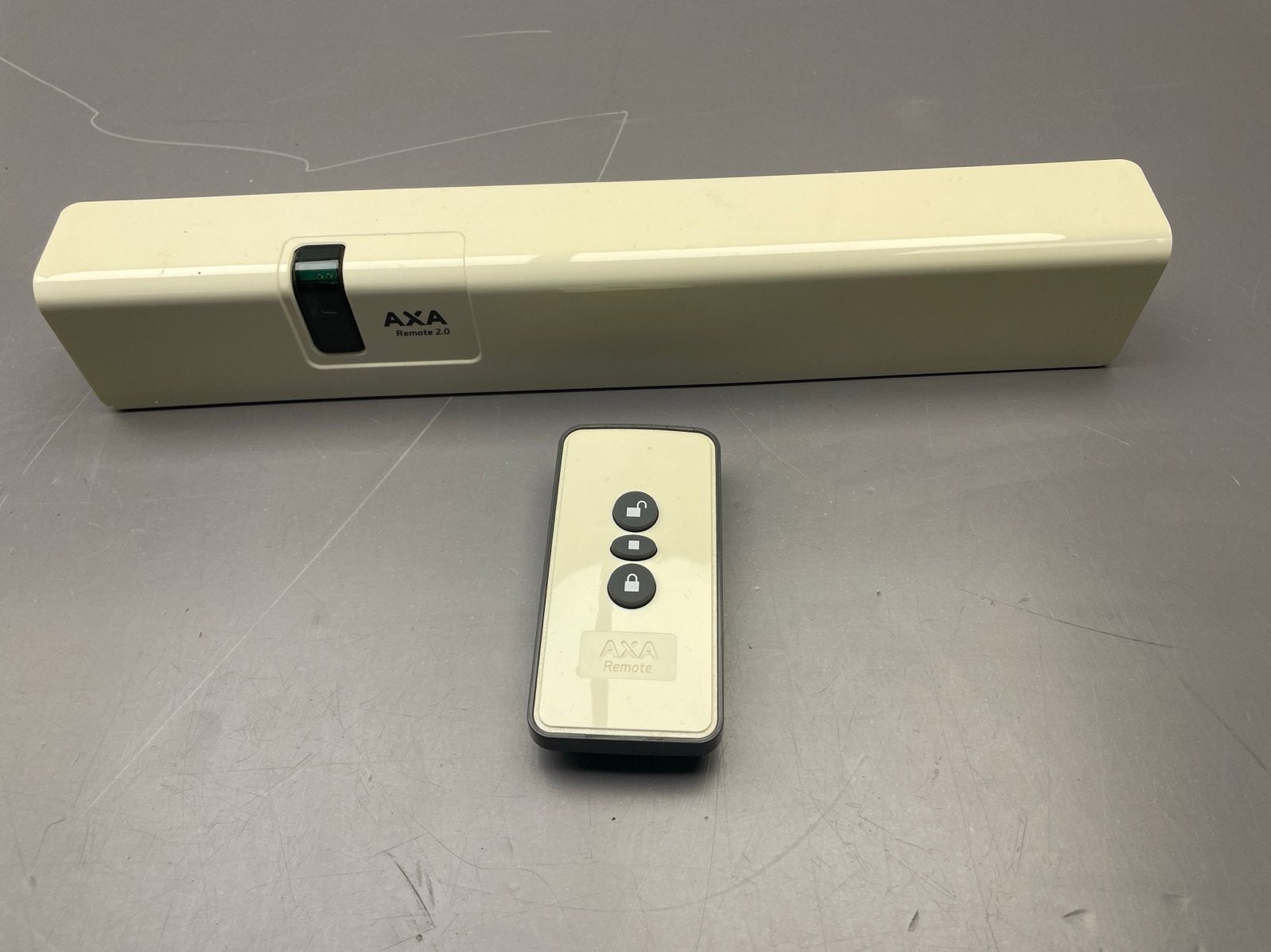 AXA Remote 2.0 elektrische raamopener met afstandsbediening, Doe-het-zelf en Verbouw, Ophalen of Verzenden, Gebruikt, Overige typen