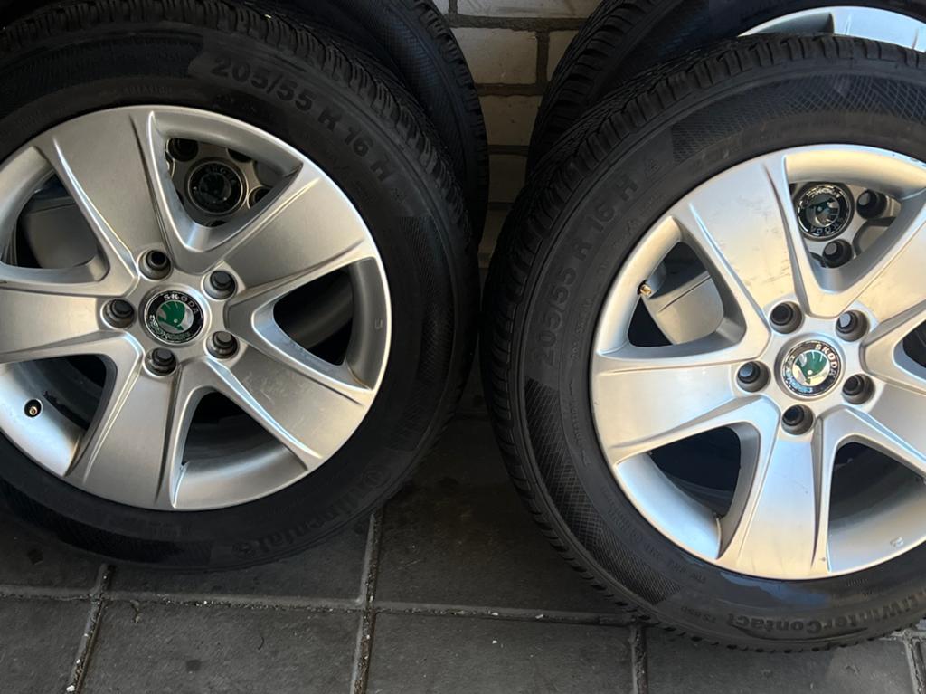 Tekoop origineel 16inch Skoda Octavia velgen+winterbanden, Auto-onderdelen, Banden en Velgen, 15 inch, Banden en Velgen, 195 mm