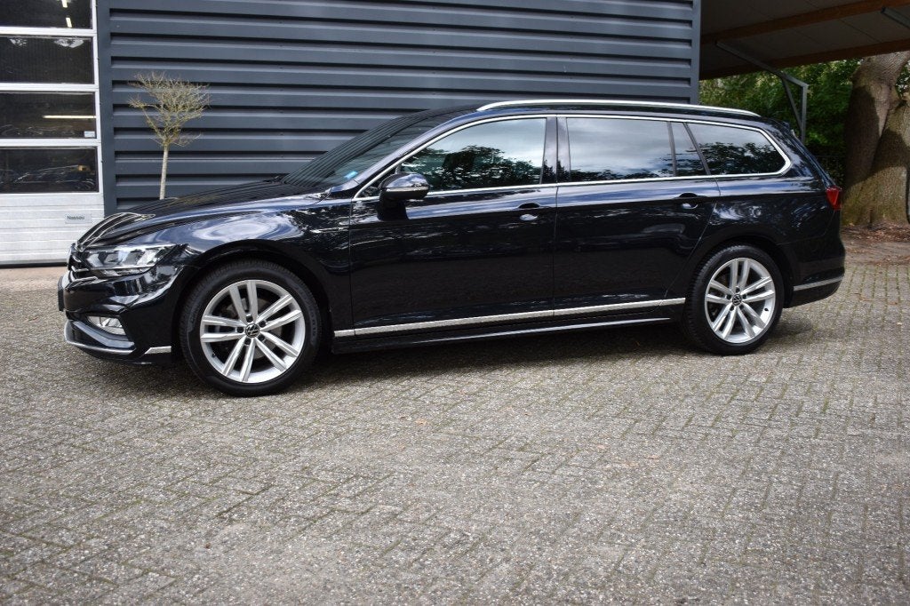 Volkswagen PASSAT 1.5 TSI R-LINE BNS+!!!AUTOMAAT!!360 CAMERA, 4 cilinders, Zwart, 1600 kg, Geïmporteerd