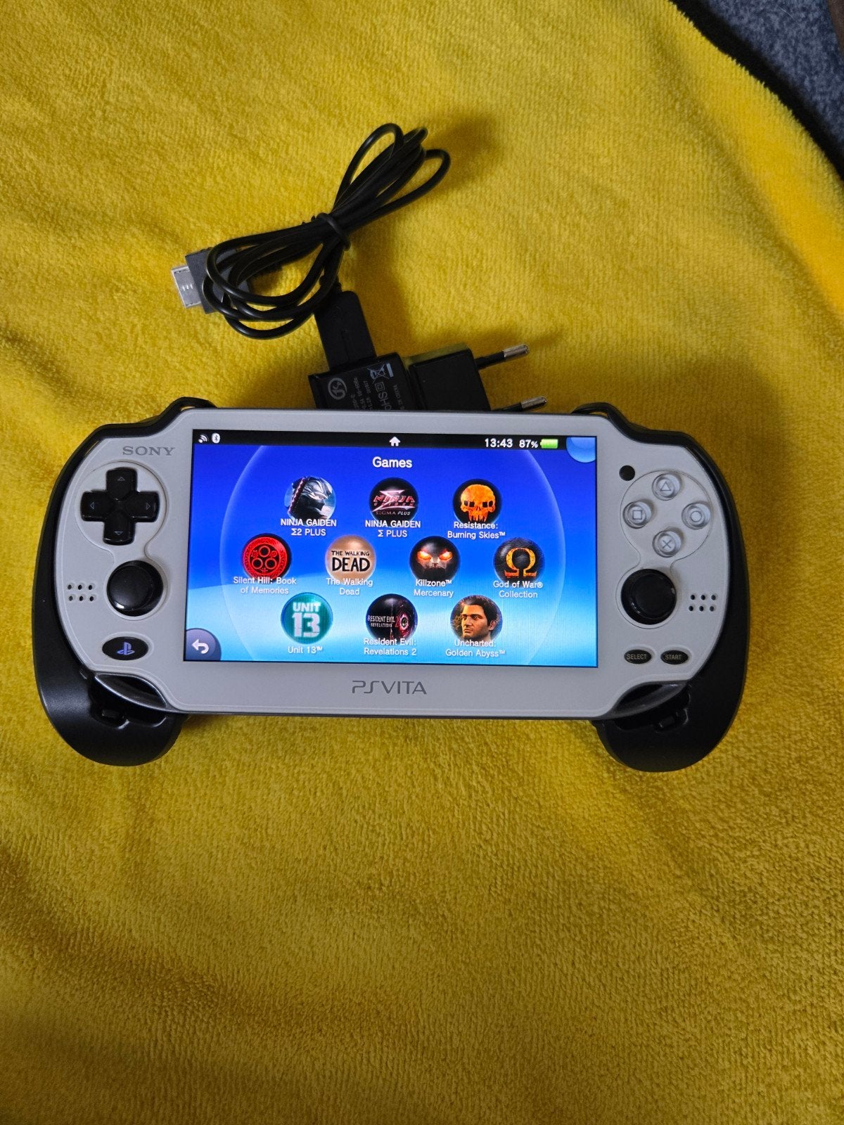 PS Vita 1000 OLED met games, accessoires en 128GB opslag, Ophalen of Verzenden, Zo goed als nieuw, Wit