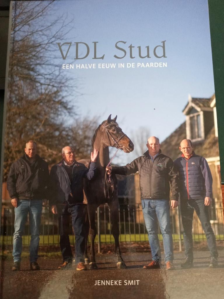 VDL stud, een halve eeuw in de paarden, Boeken, Jenneke Smit, Ophalen of Verzenden, Zo goed als nieuw, Paarden of Pony's