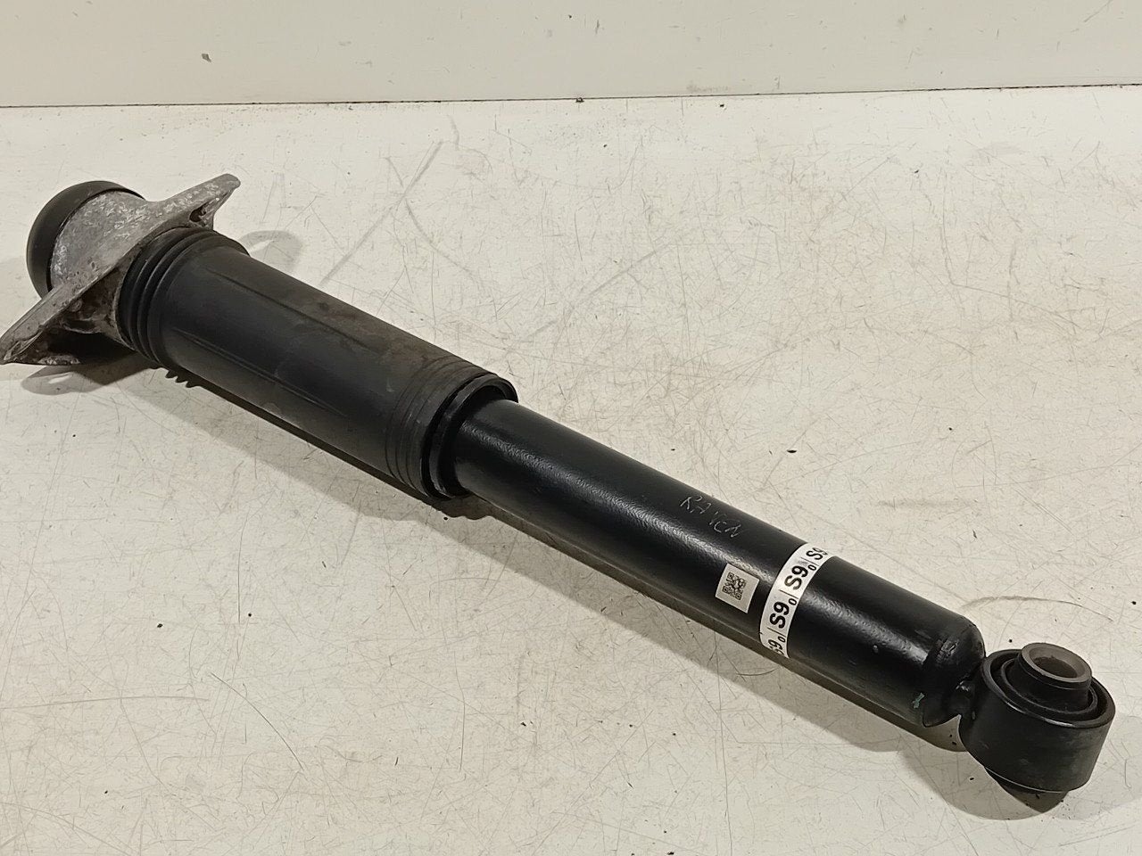 Schokbreker rechts achter Toyota Corolla, Onderdelen@venauto.nl, Van der Ven Autorecycling B.V., Gebruikt, Ettenseweg 76, 4706 PB Roosendaal, The Netherlands