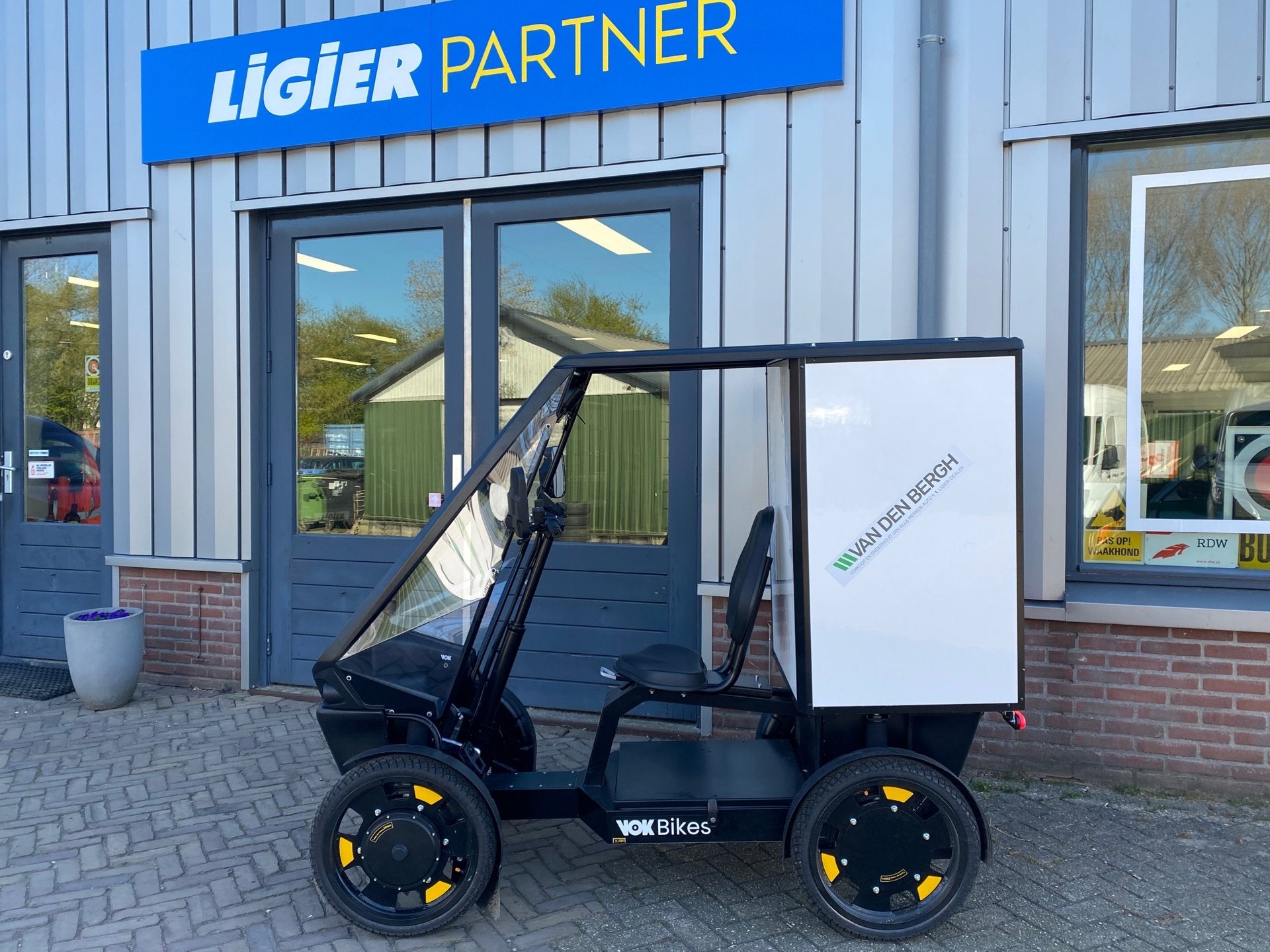 VOK S - 2WD Cargobike Bezorgfiets Transportfiets, Auto's, Gebruikt, Overige carrosserieën, 1 stoelen, Origineel Nederlands