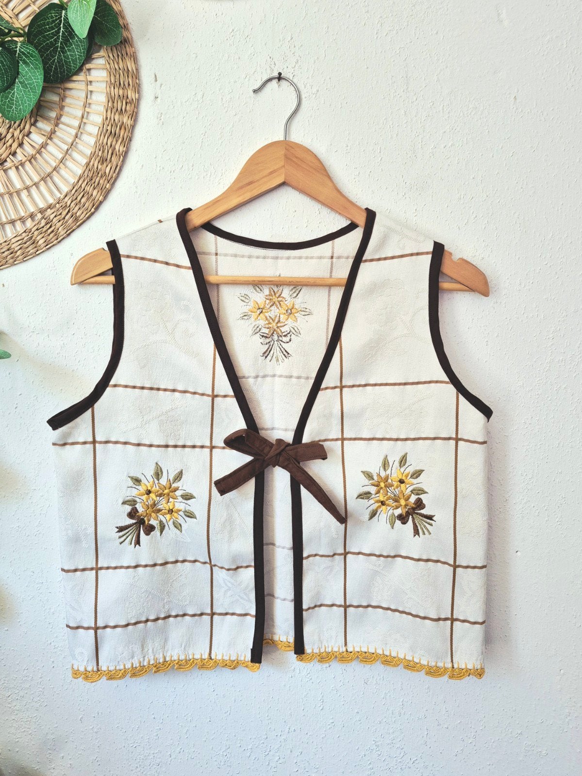 Upcycled handgemaakt gilet van geborduurd damast S-L, Maat 38/40 (M), Ophalen of Verzenden, Zo goed als nieuw, MINT UPCYCLING