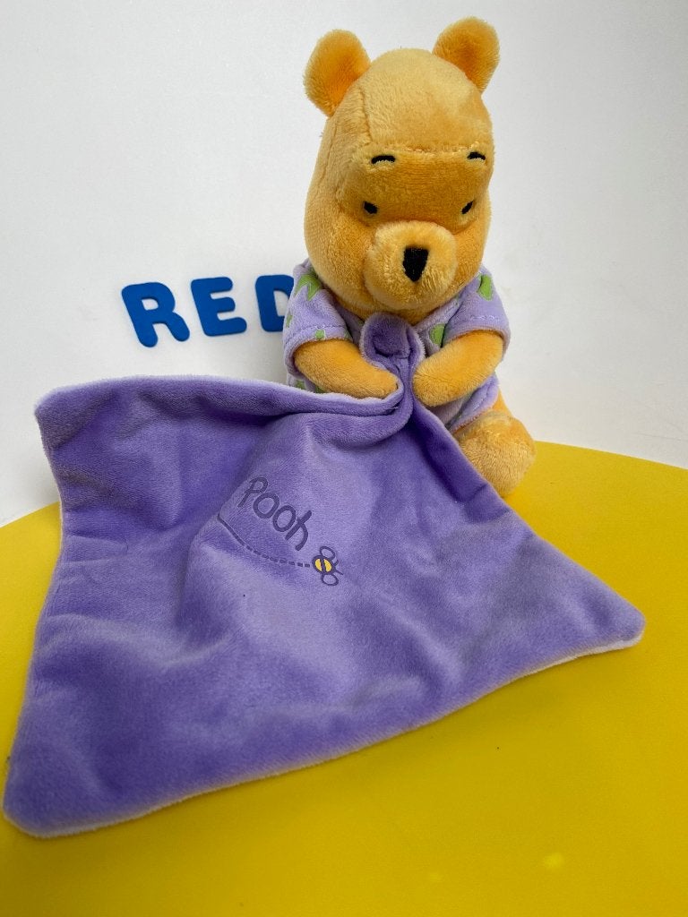 K3407 nicotoy winnie de pooh met paars doekje, Ophalen of Verzenden, Zo goed als nieuw, Overige typen