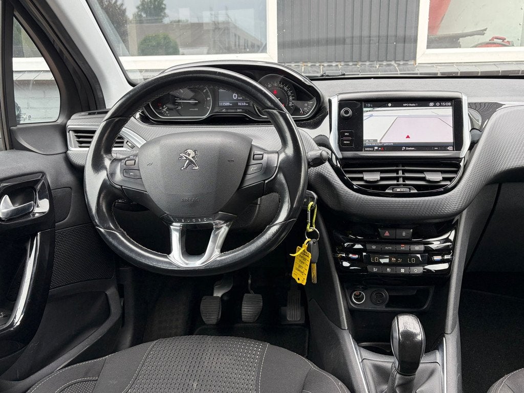 Peugeot 208 1.2 PureTech Blue Lease Executive / Navi / Cruis, Auto's, Voorwielaandrijving, Gebruikt, 1199 cc, 82 pk