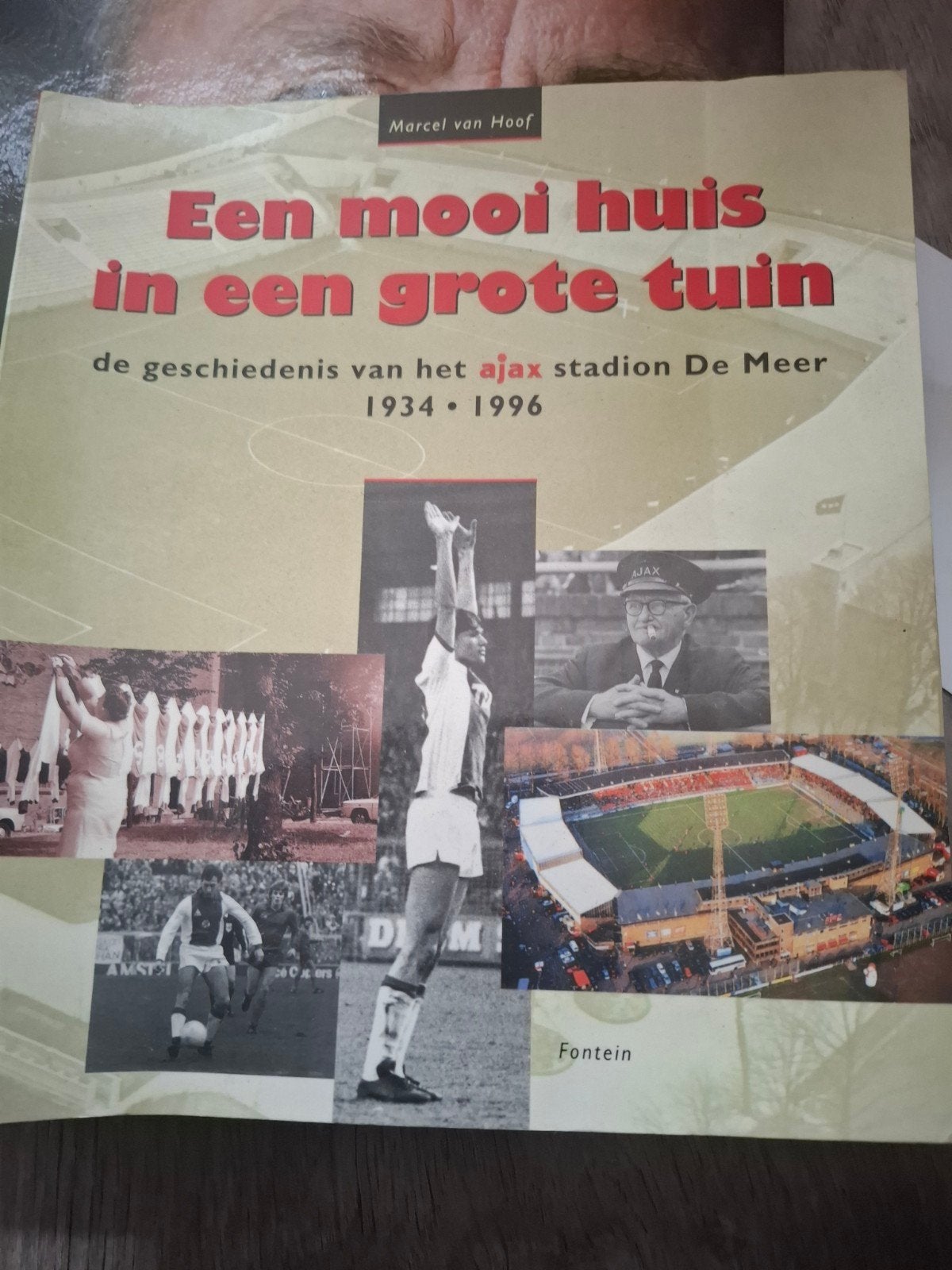 M. van Hoof - Een mooi huis in een grote tuin, Ophalen of Verzenden, Zo goed als nieuw, M. van Hoof