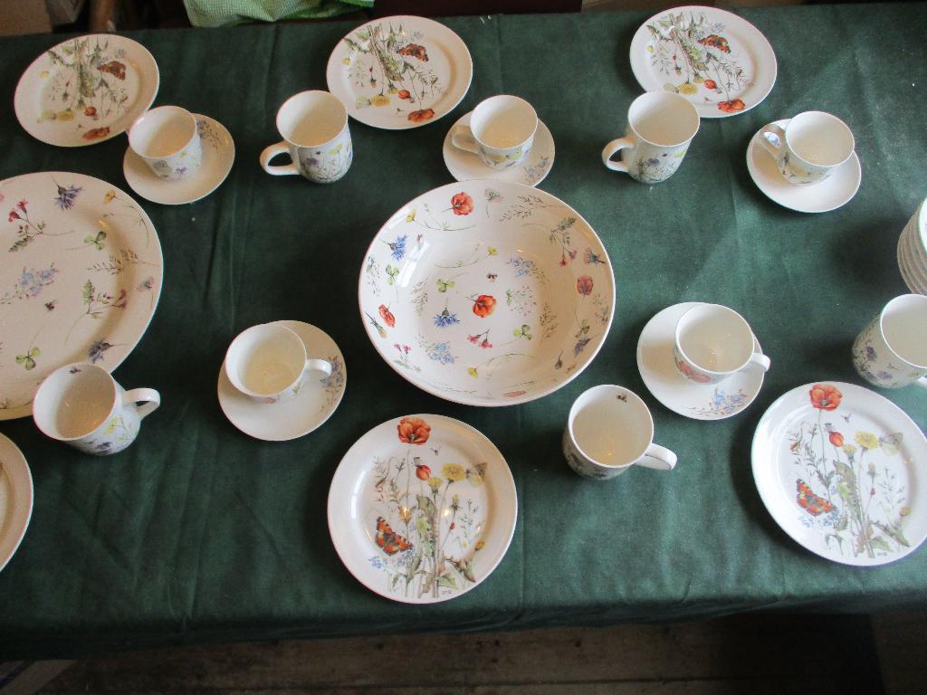 Jet servies Veldbloemen / Akkerbloemen/Weidebloemen, Ophalen of Verzenden, Zo goed als nieuw, Overige stijlen, Aardewerk