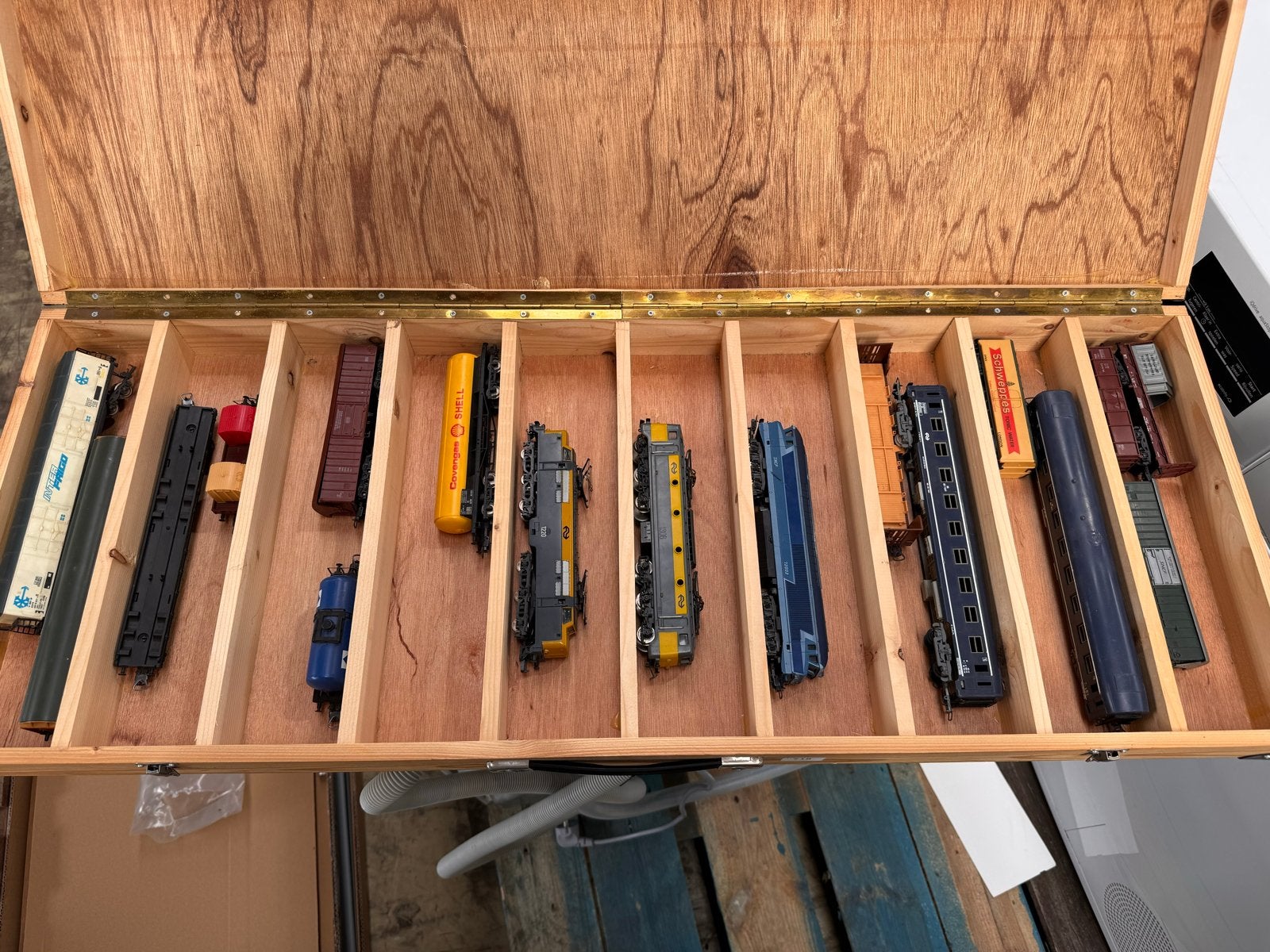 Diverse modeltreinen en wagons in houten kist, Gelijkstroom, Ophalen of Verzenden, NS, Lima