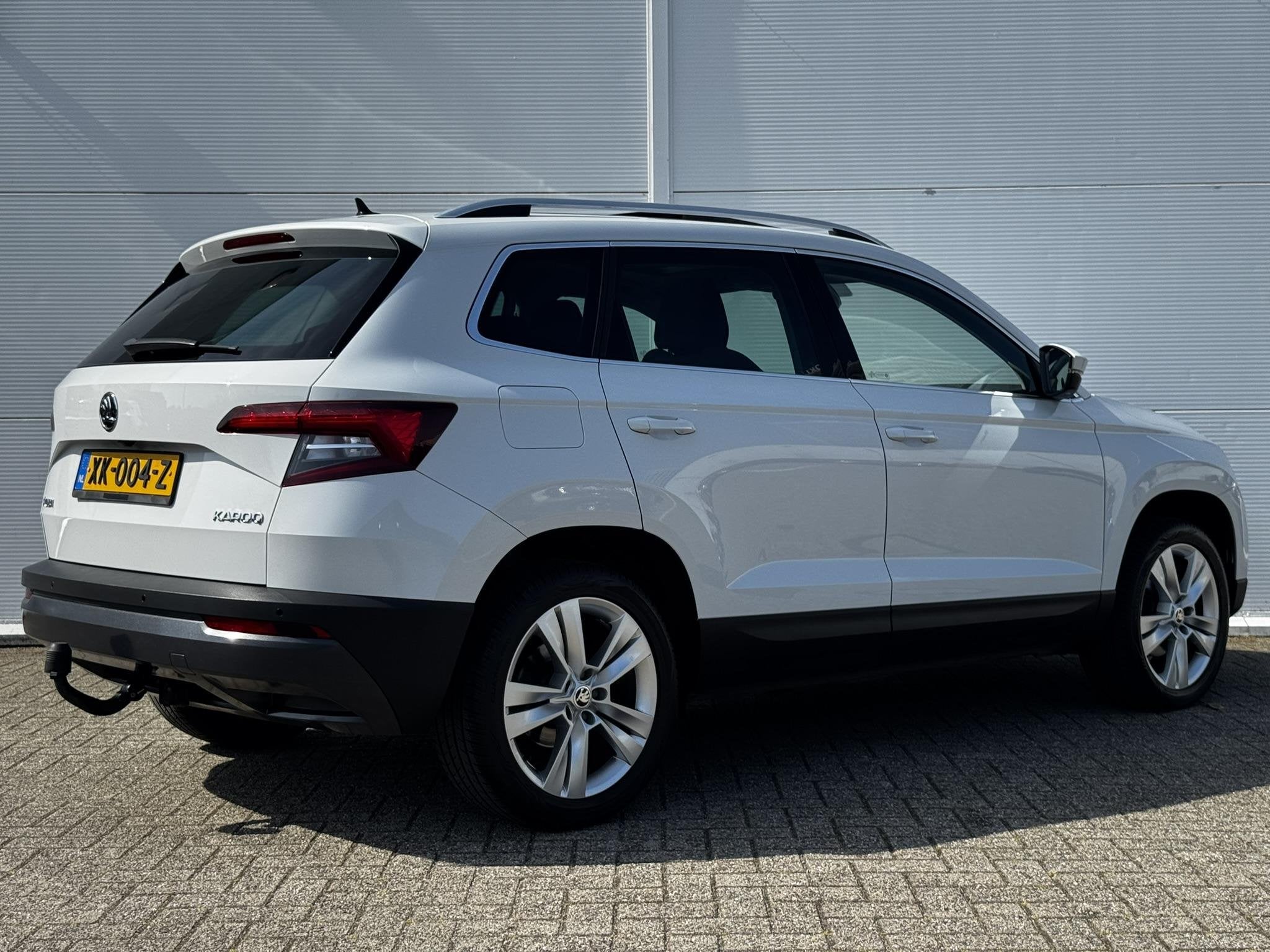 Skoda Karoq 1.5 TSI ACT Style Business / Navigatie + Apple C, Auto's, Skoda, Stof, 4 cilinders, 150 pk, Wit