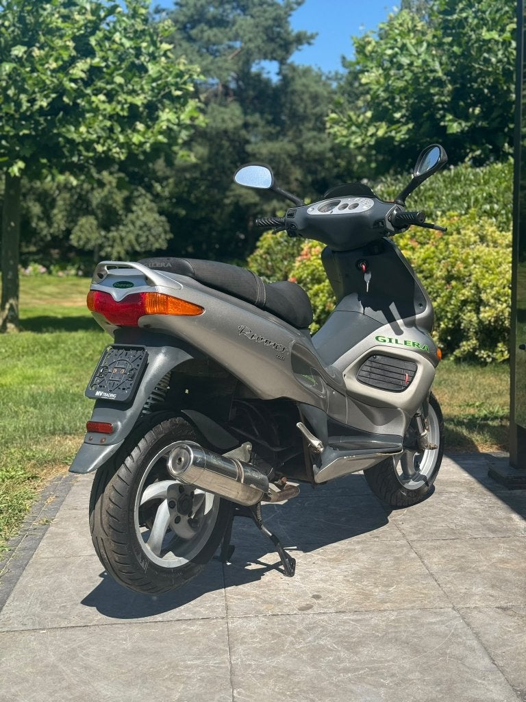 ⭐️Gilera runner zilvergrijs nette staat Brom 50cc 2 takt ⭐️, Fietsen en Brommers, Niet ingevuld, Niet ingevuld, Niet ingevuld