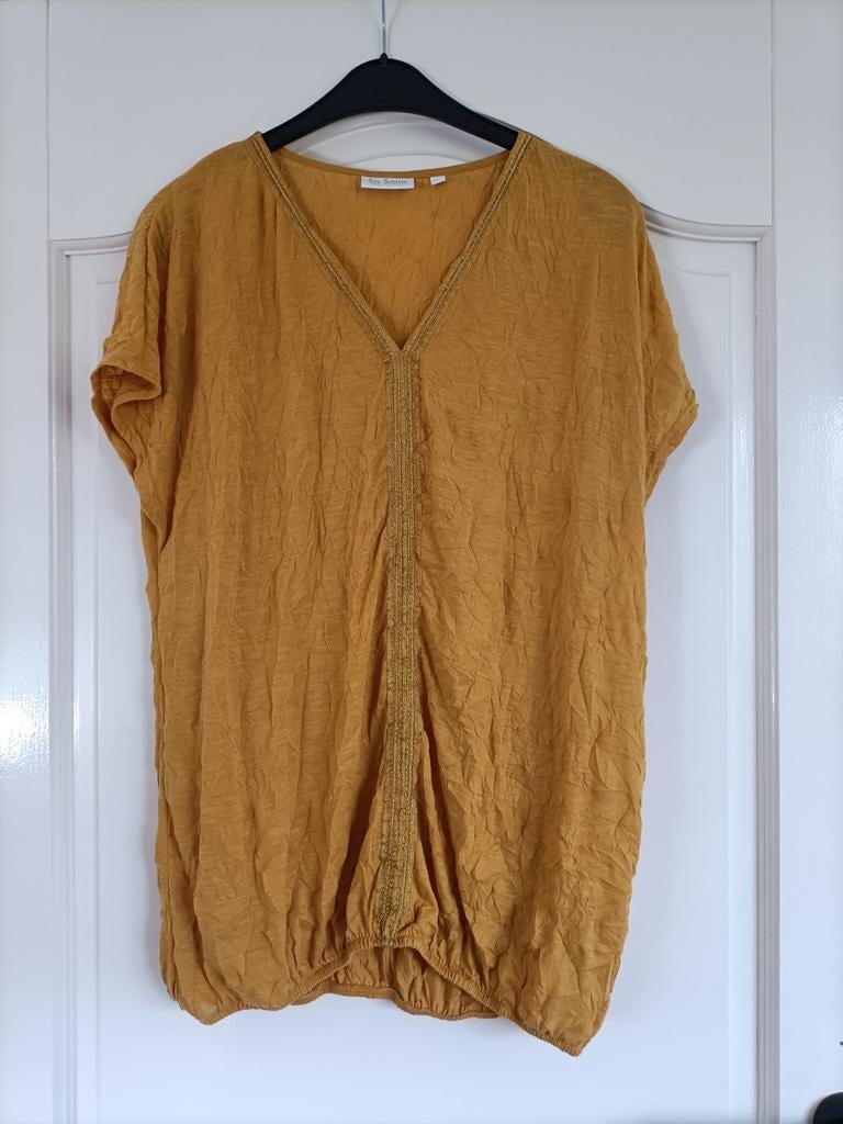 2 damesshirts met 2 bijpassende broeken, So Soire, Maat 42/44 (L), Ophalen of Verzenden, Zo goed als nieuw