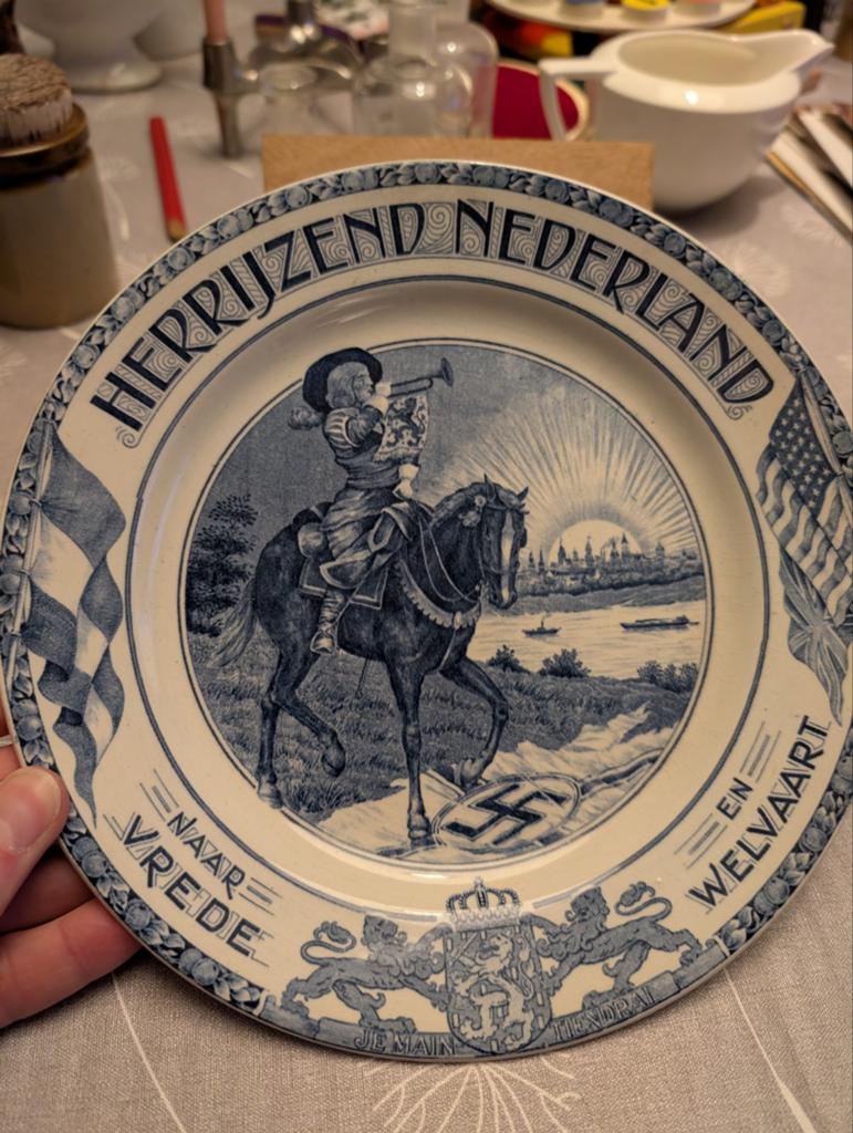 Bord Herrijzend Nederland - Societe Ceramique, Antiek en Kunst, Ophalen