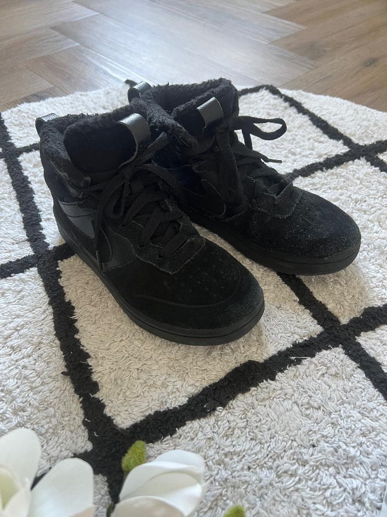 ZGAN zwart Nike Court borough mid TD maat 33 sneakers schoen, Jongen of Meisje, Schoenen, Ophalen of Verzenden, Zo goed als nieuw