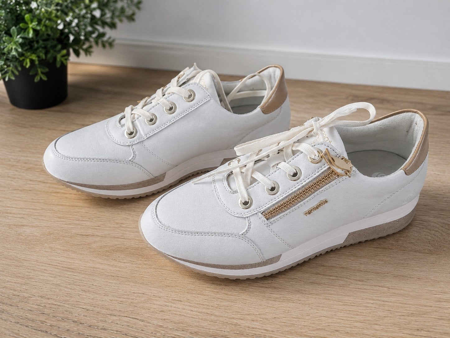 Remonte dames sneakers wit/goud maat 39, slechts 1x gedragen, Wit, Remonte, Ophalen of Verzenden, Sneakers of Gympen
