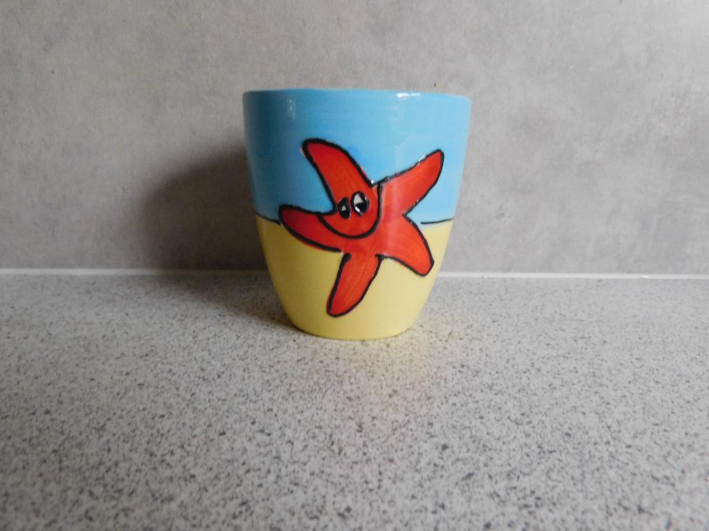 Mok 8x7,5 cm. Zeester Kees de Waal Texxxel, Ophalen of Verzenden, Zo goed als nieuw, Overige stijlen, Kop(pen) en/of Schotel(s)