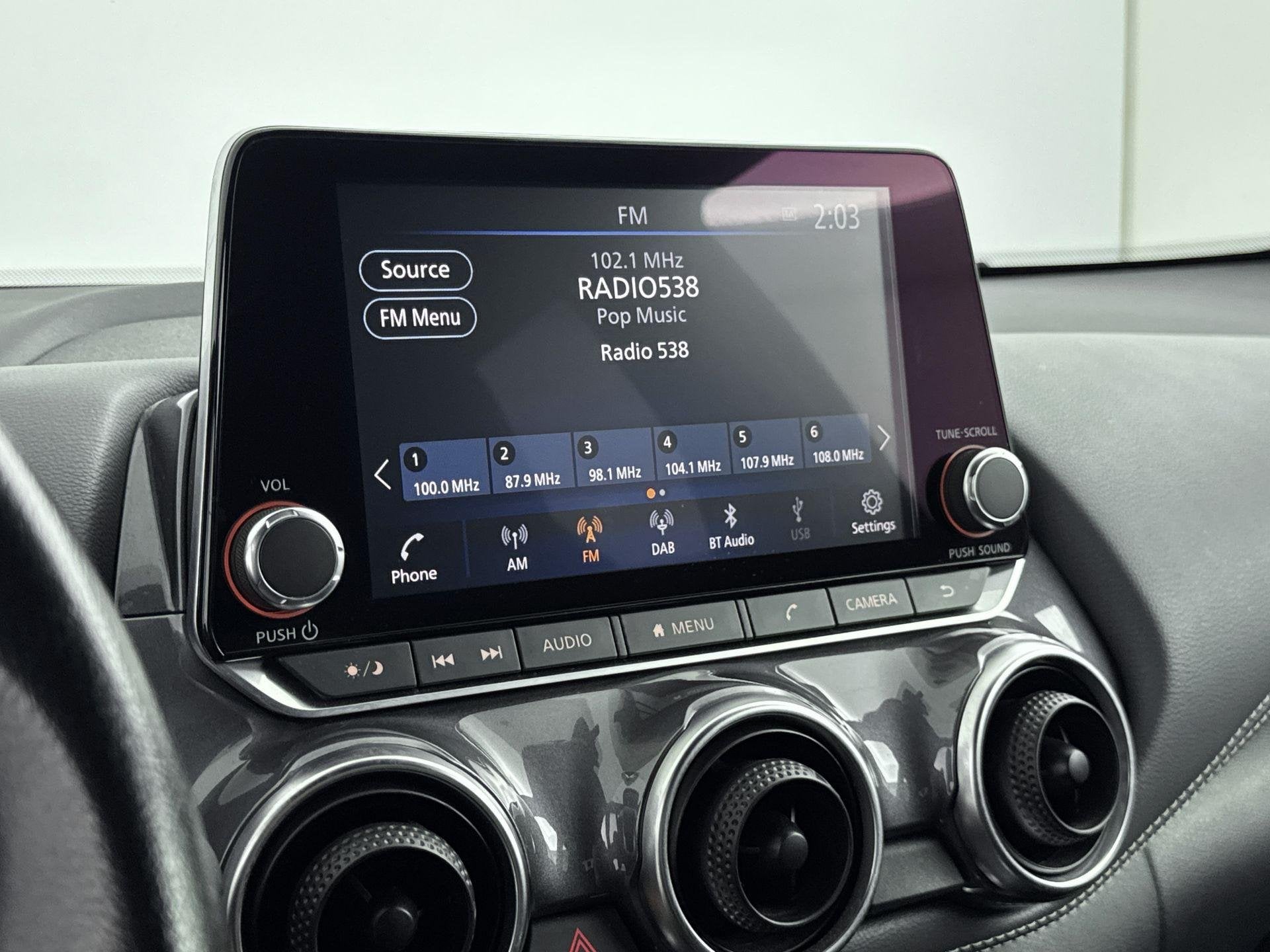 Foto 9 van Nissan Juke 1.0 DIG-T Enigma 114PK | Navigatie via Telefoon