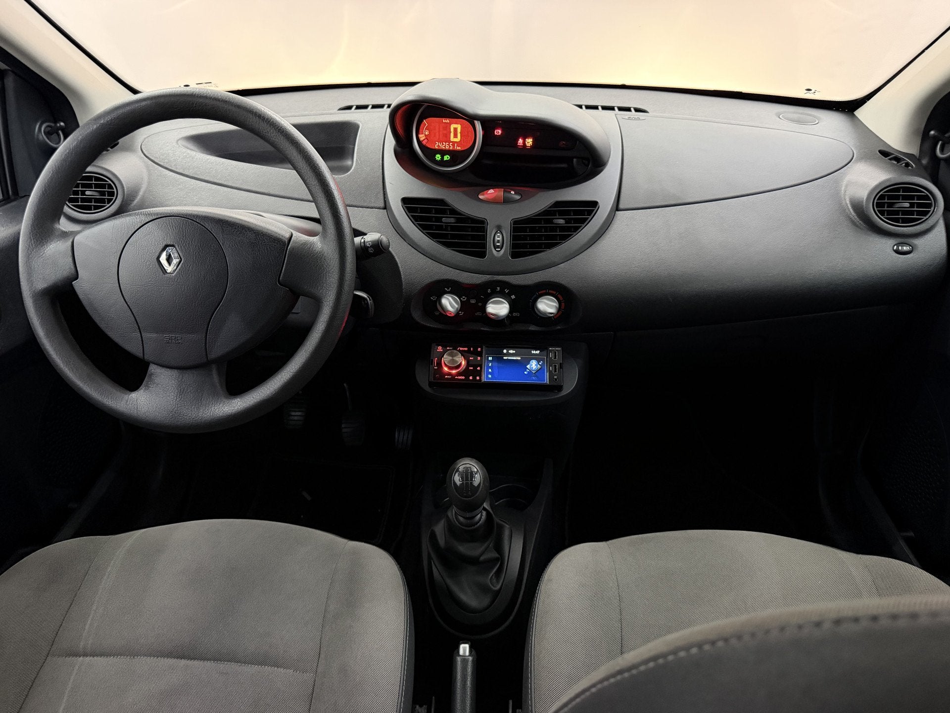 Renault Twingo 1.2-16V Authentique Inruilauto’s tegen vast, Auto's, Gebruikt, 4 cilinders, 4 stoelen, Wit