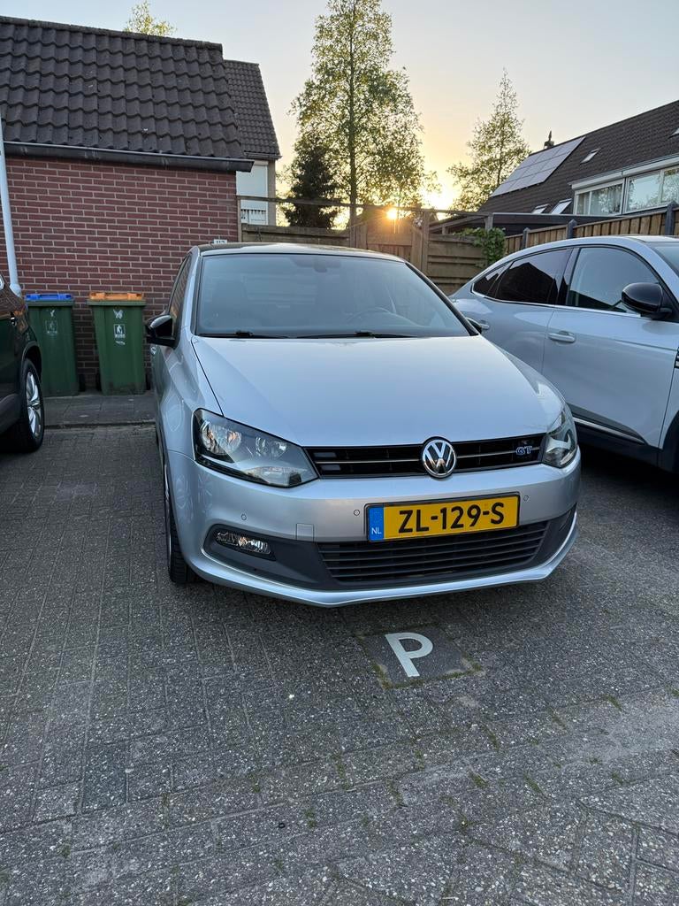 Volkswagen Polo 1.4 TSI 110KW DSG 2015 Grijs, Auto's, Volkswagen, 4 cilinders, 610 kg, 49 €/maand, Particulier