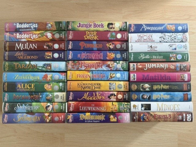 30 VHS banden met kinderfilms waaronder 24 Disney films., Ophalen, Gebruikt, Alle leeftijden, Kinderfilm