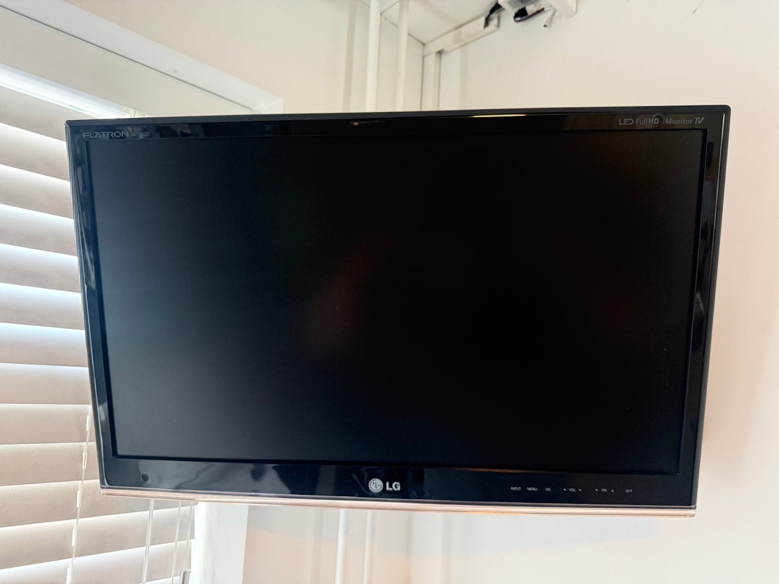 LG M2550D-PZ 25” Full HD monitor/TV + verstelbare muurbeugel, Ophalen of Verzenden, Zo goed als nieuw, 50 Hz, LG