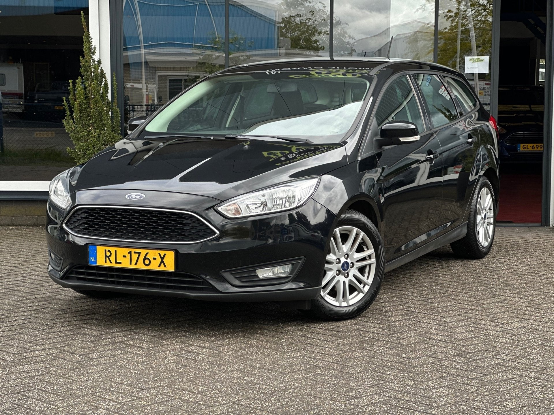 Ford Focus Wagon 1.0 Lease Edition Apk 2027, Auto's, 101 pk, Gebruikt, Euro 6, Zwart