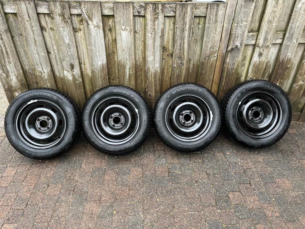 Vredestein Snowtrac 185/65 R15 winterbanden op stalen velgen, Ophalen, Zo goed als nieuw