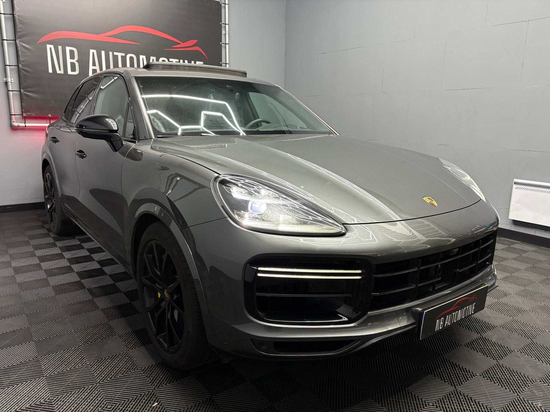 Porsche Cayenne 4.0 Turbo 4M Pano Burmester Stoelk, Auto's, Porsche, Automaat, Cayenne, Gebruikt, 138 €/maand