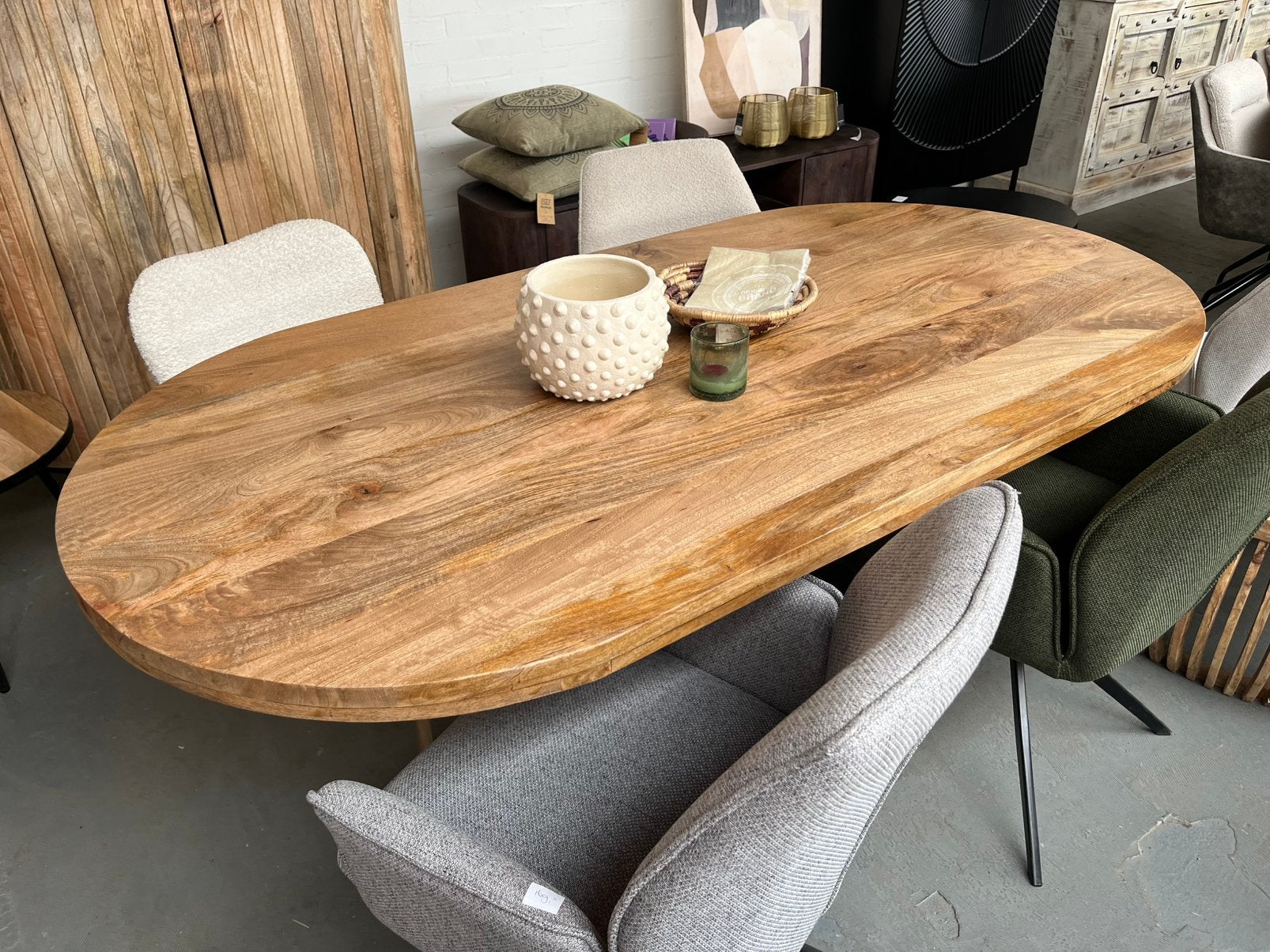 Magazijn leegverkoop eettafel deens ovaal mangohout matrix