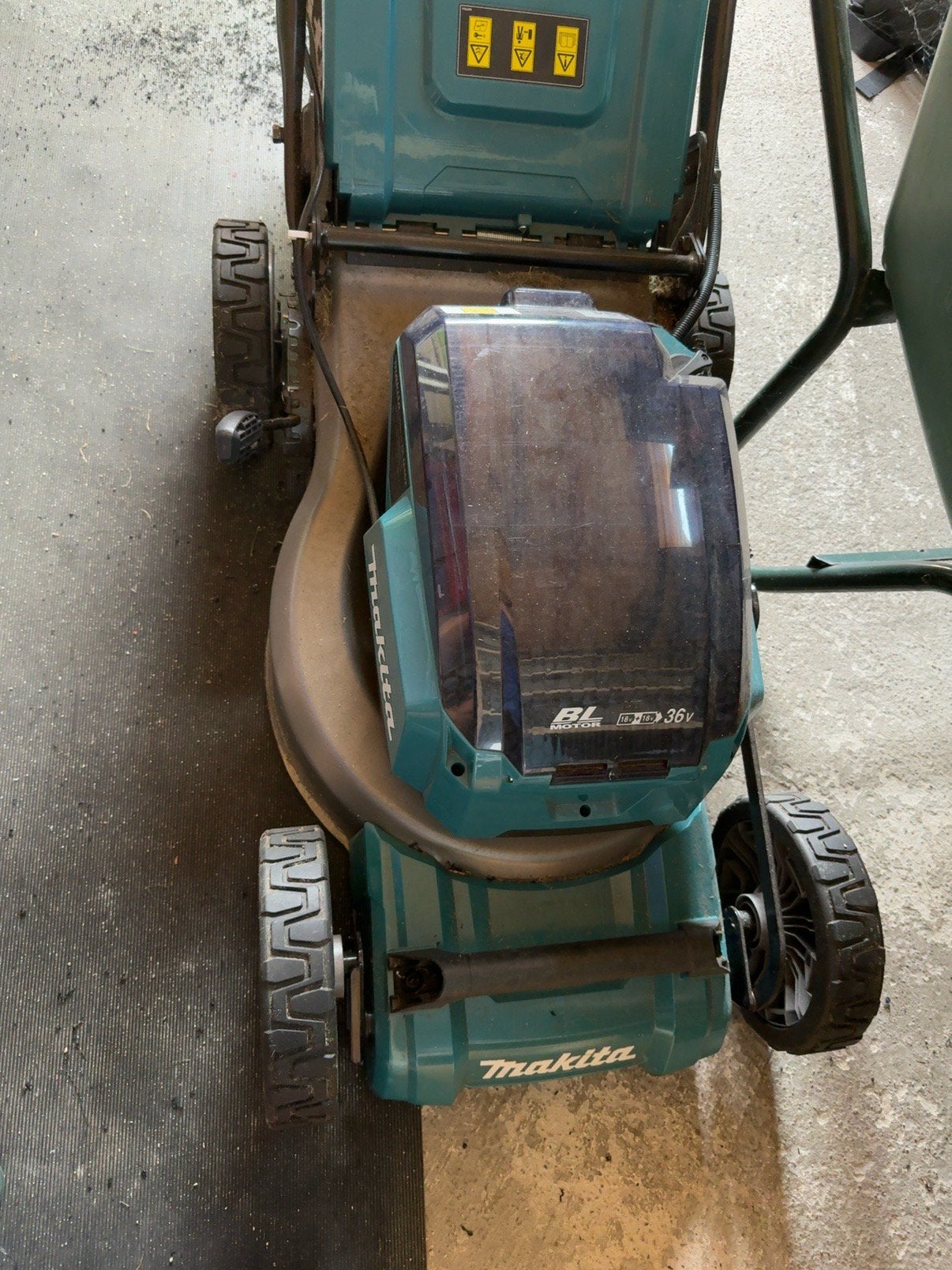 Makita DLM462 36V Accu Grasmaaier BL Motor –Zelfrijdend, Ophalen, Zo goed als nieuw