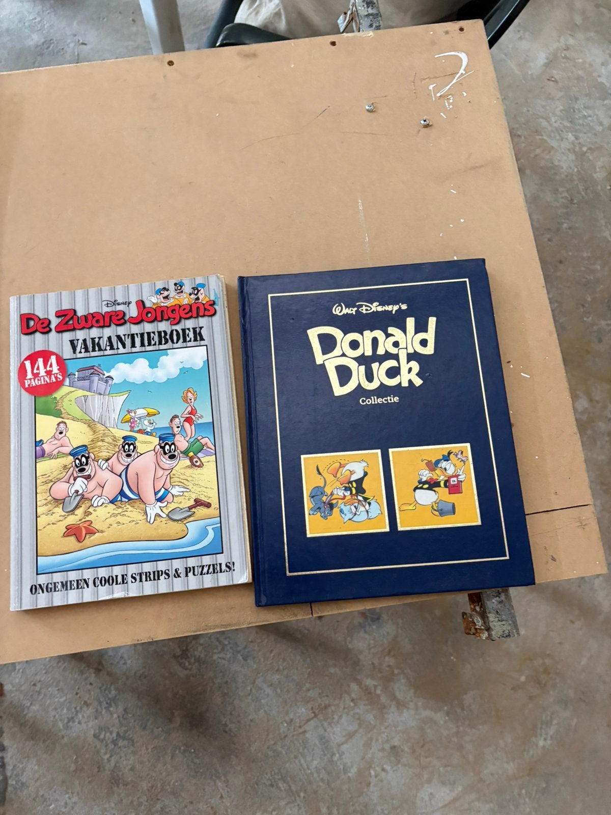 Donald Duck Collectie + De Zware Jongens Vakantieboek, Meerdere stripboeken, Ophalen, Zo goed als nieuw
