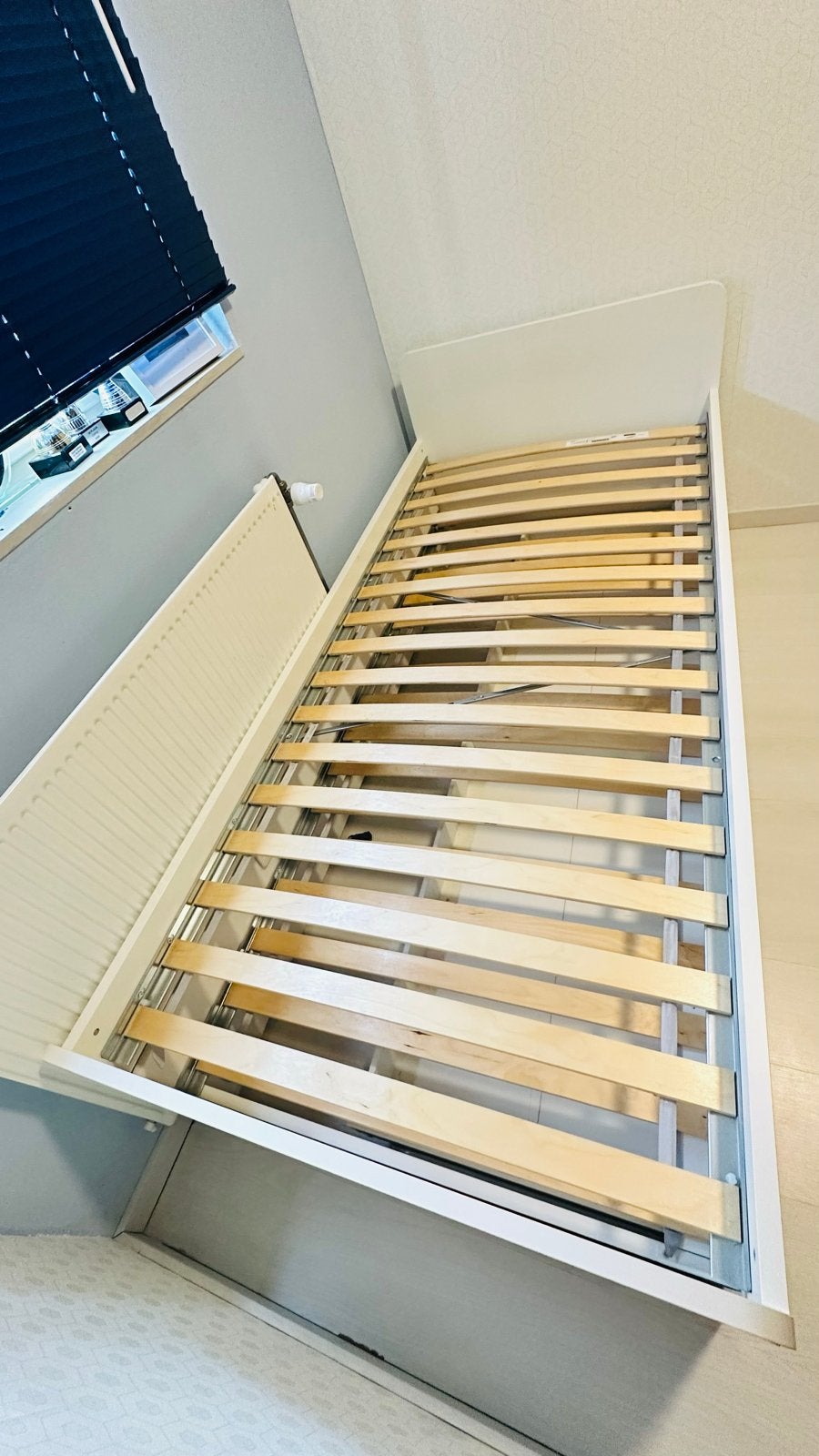 SLÄKT Bedframe met onderbed en opberger - 2x 90x200 wit, Huis en Inrichting, Ophalen, 90 cm, Wit, Tweepersoons
