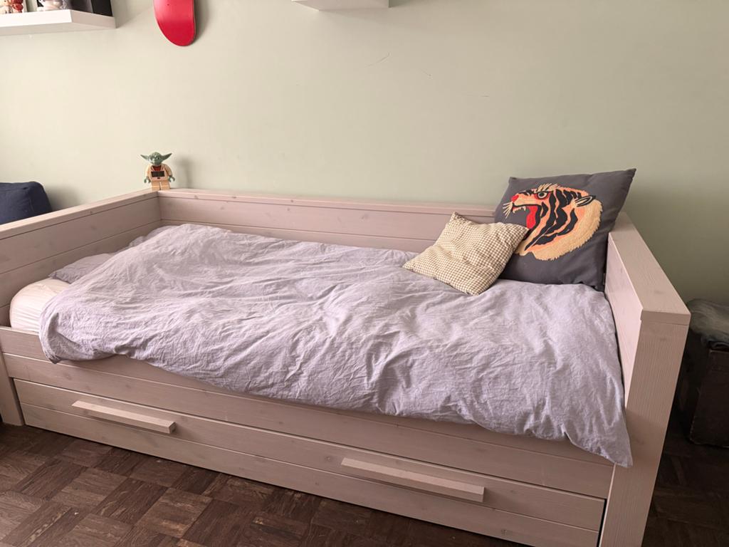 WOOOD Dennis Bedbank met Lade/Lattenrol - Betongrijs, Huis en Inrichting, Ophalen, Gebruikt, Eenpersoons, Overige maten