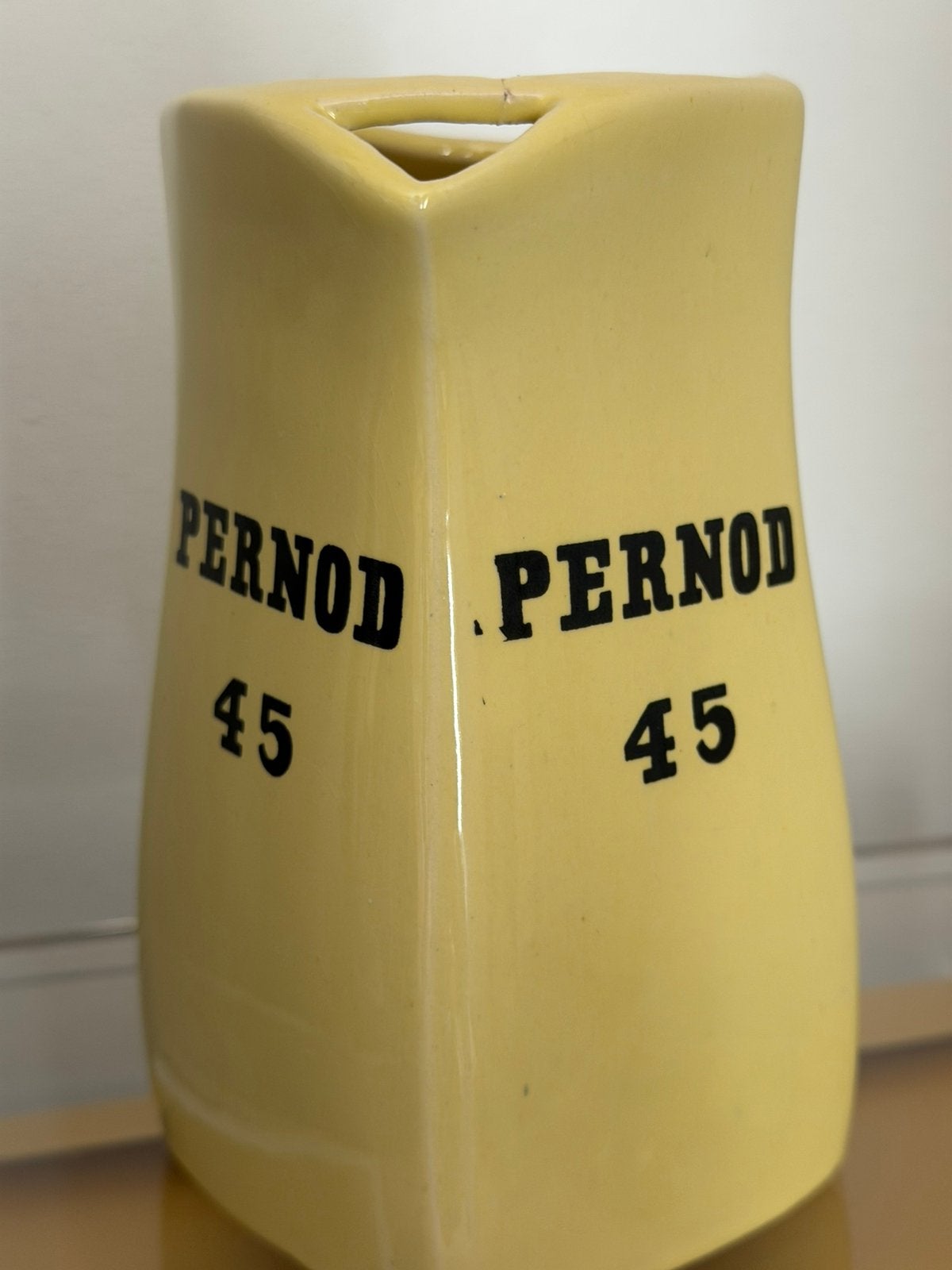 Vintage Pernod 45 keramische karaf / reclamekan – pastelgeel, Ophalen of Verzenden, Zo goed als nieuw