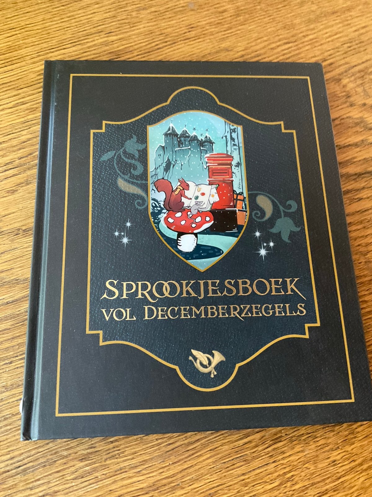 Sprookjesboek van Decemberzegels, Boeken, Ophalen of Verzenden, Zo goed als nieuw