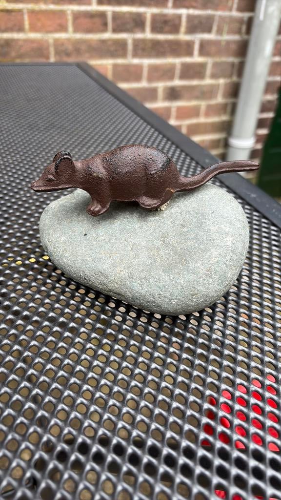MUIS OP EEN STEEN, Verzamelen, Beelden en Beeldjes, Ophalen of Verzenden, Zo goed als nieuw, Dier